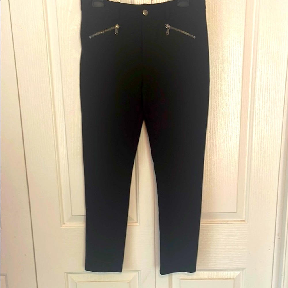 NYDJ W sz 8 Black Pants Button Up and Zipper Fly, Pockets Silver Zipper Accents